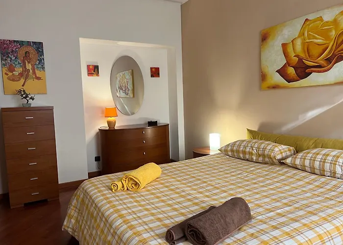 Your Friend In Apartment Rom